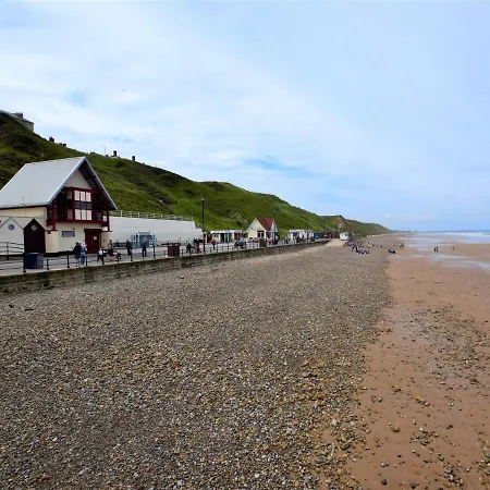 1 Bed In Saltburn-by- The- Sea 75726 *