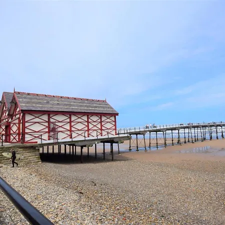 1 Bed In Saltburn-by- The- Sea 75726 *