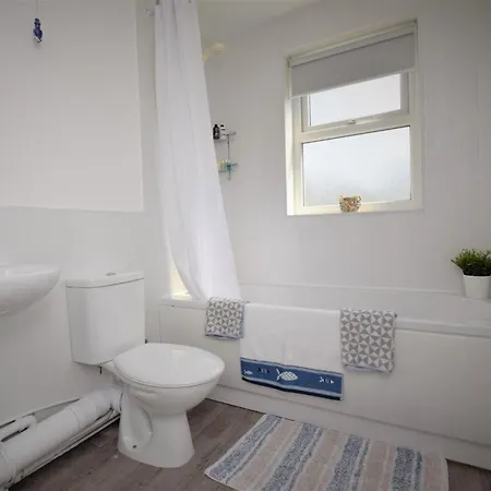 1 Bed In Saltburn-by- The- Sea 75726 *